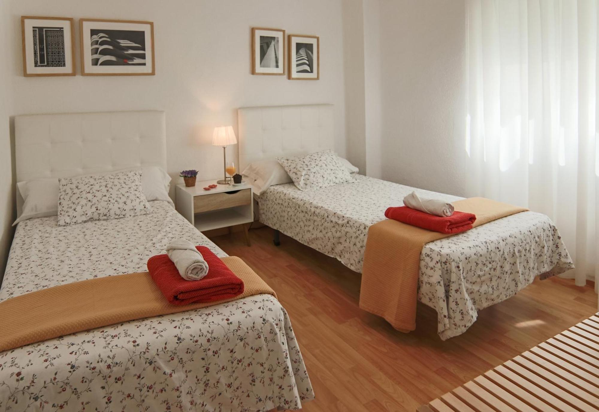 Luminoso. Comodo. Acogedor. Wifi. Junto A Ave Valencia Exterior photo